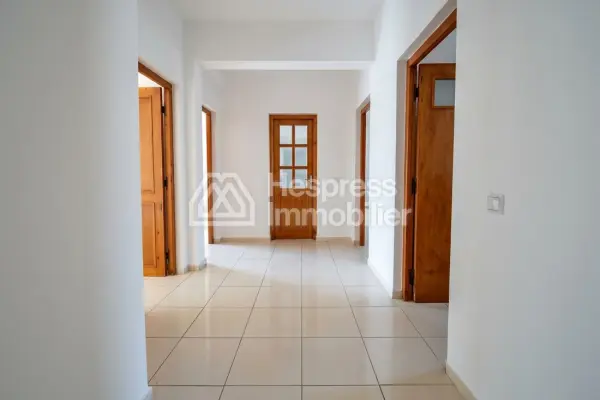 Appartement traversant lumineux avec toit terrasse