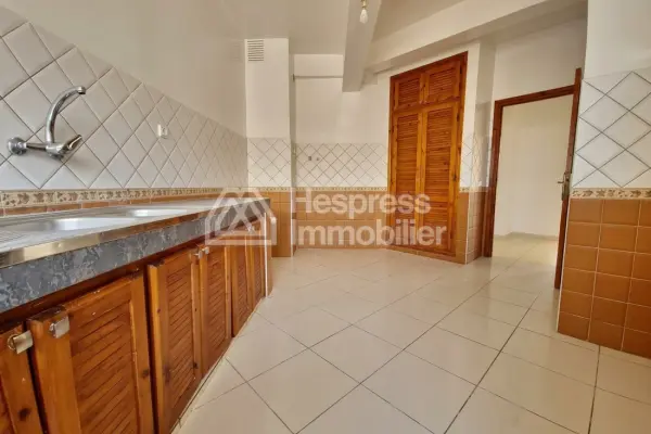 Appartement traversant lumineux avec toit terrasse