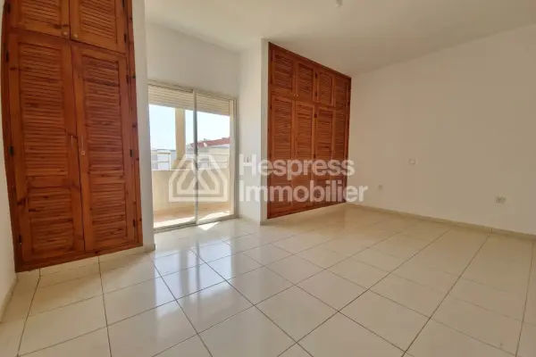 Appartement traversant lumineux avec toit terrasse