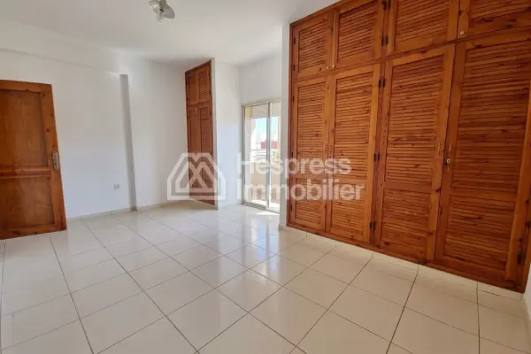 Appartement traversant lumineux avec toit terrasse