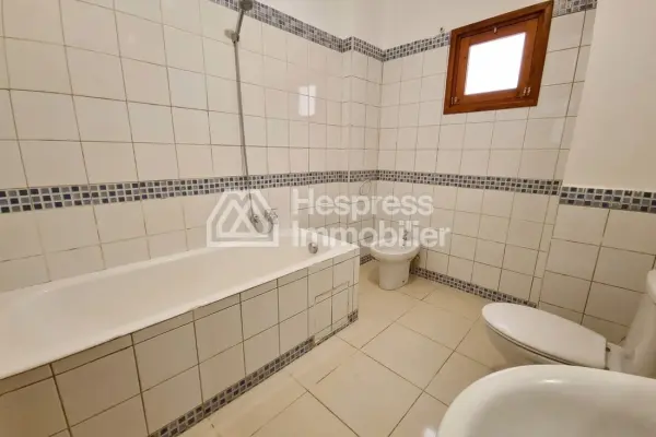 Appartement traversant lumineux avec toit terrasse