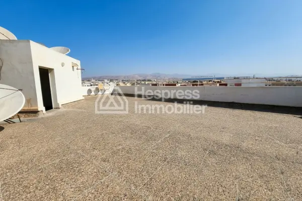 Appartement traversant lumineux avec toit terrasse