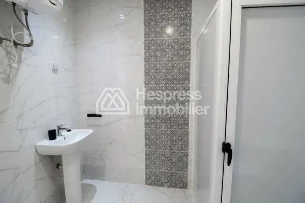 منزل مع شرفة في الدويرة