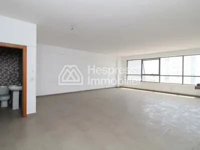 Plateau bureau de 65m² sur l’avenue Moukawama