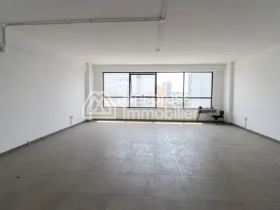 Plateau bureau de 65m² sur l’avenue Moukawama