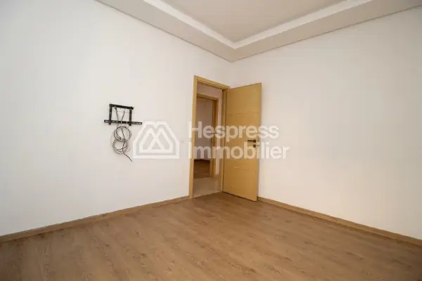 A vendre: Superbe appartement Hay Mohammadi