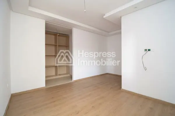 A vendre: Superbe appartement Hay Mohammadi