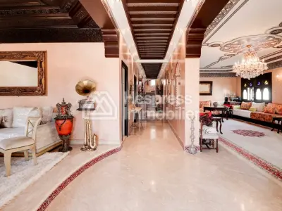 Villa familiale avec piscine à Cité Suisse