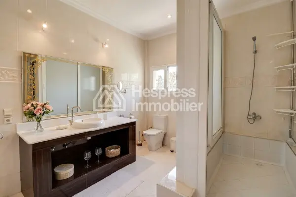 Villa familiale avec piscine à Cité Suisse