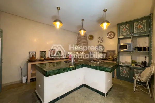 RIAD D’EXCEPTION À VENDRE – BAB DOUKKALA, MARRAKECH
