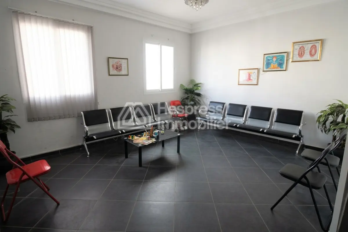 For rent or sale: Furnished office on H2 Avenue
