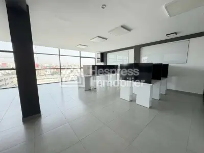 Bureau professionnel de 124 m² sur l'Avenue H2