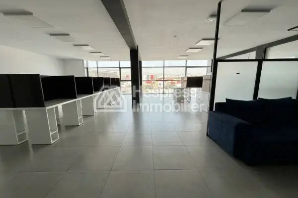 مساحة مكتبية احترافية تبلغ 124 مترًا مربعًا في شارع H2