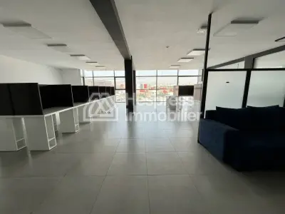 Bureau professionnel de 124 m² sur l'Avenue H2