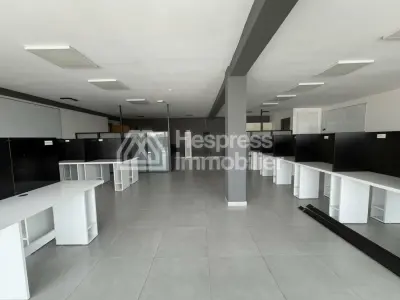 Bureau professionnel de 124 m² sur l'Avenue H2