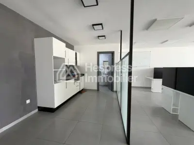 Bureau professionnel de 124 m² sur l'Avenue H2