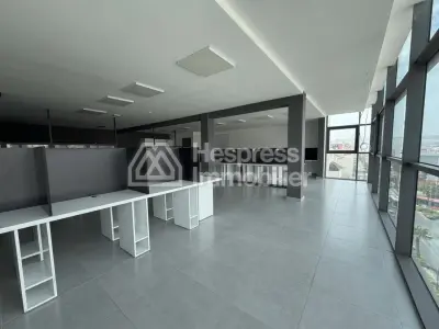 Bureau professionnel de 124 m² sur l'Avenue H2