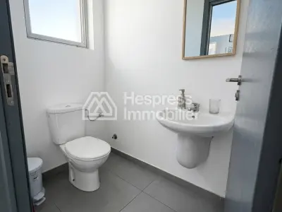 Bureau professionnel de 124 m² sur l'Avenue H2