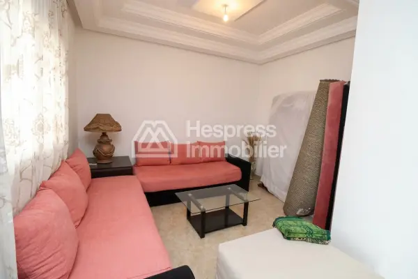 عقار يضم منزلاً وأراضي مشجرة