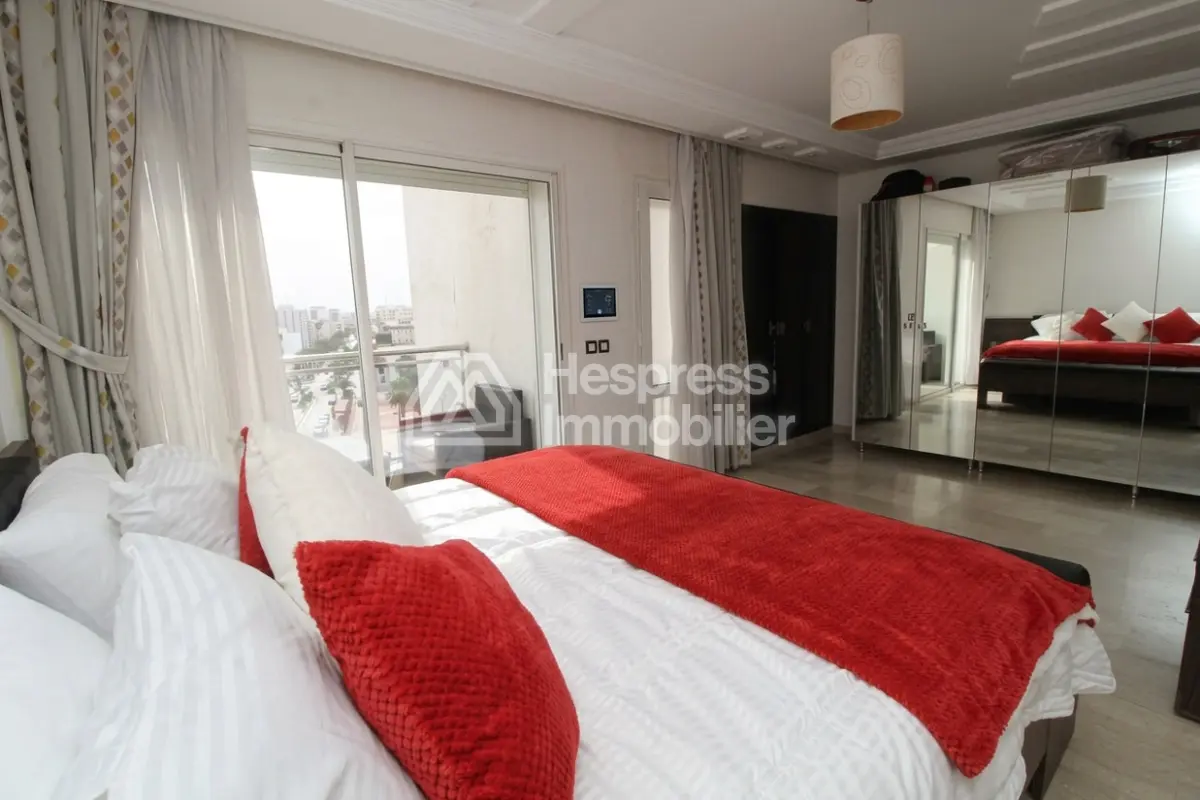 Spacious top-floor duplex with sea view