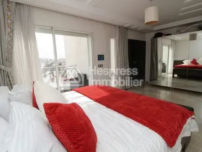 Spacious top-floor duplex with sea view
