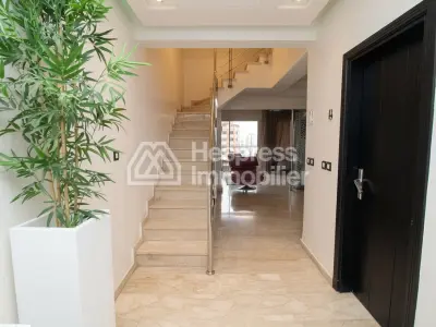 Spacious top-floor duplex with sea view