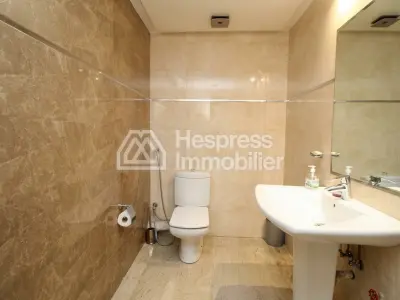 Spacious top-floor duplex with sea view
