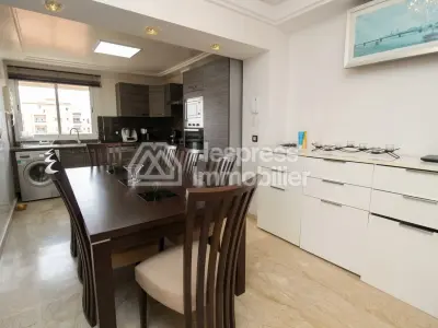 Spacious top-floor duplex with sea view
