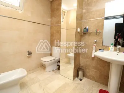 Spacious top-floor duplex with sea view