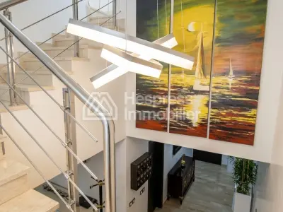 Spacious top-floor duplex with sea view