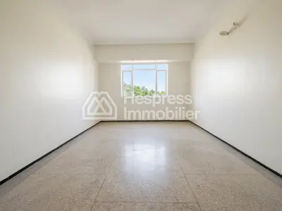 Spacious apartment in Bensergao