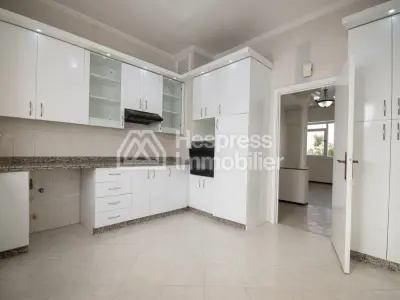 Spacious apartment in Bensergao