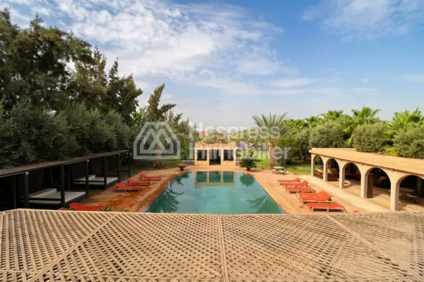 رياض رائع بإطلالة على الجبل