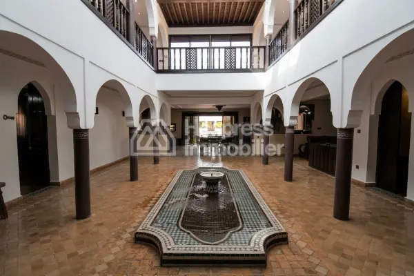 رياض رائع بإطلالة على الجبل