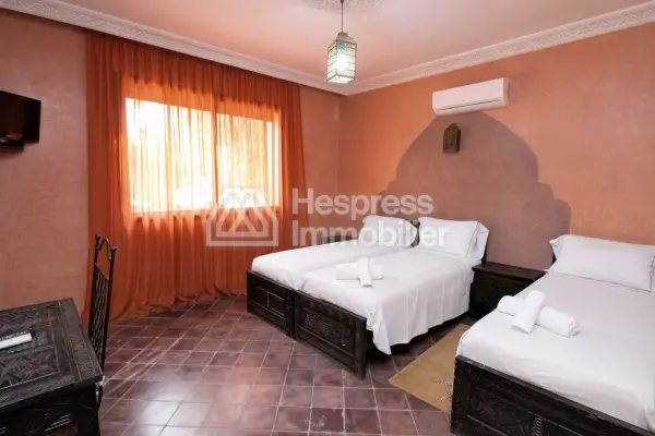رياض رائع بإطلالة على الجبل