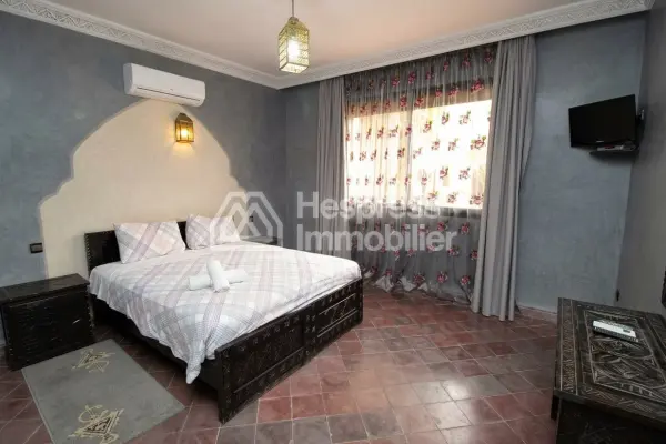 رياض رائع بإطلالة على الجبل