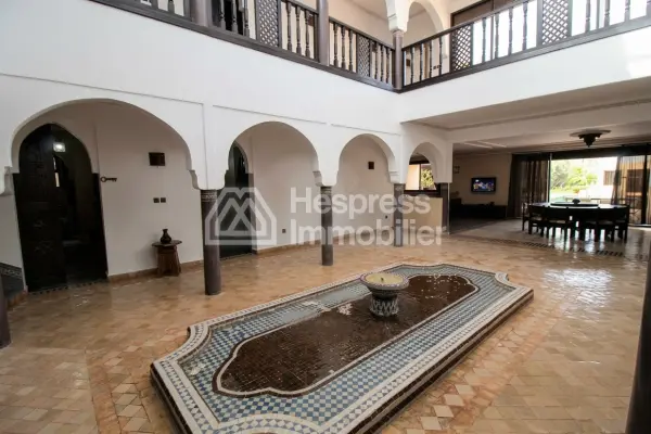 رياض رائع بإطلالة على الجبل