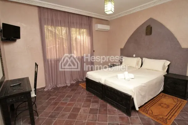 رياض رائع بإطلالة على الجبل