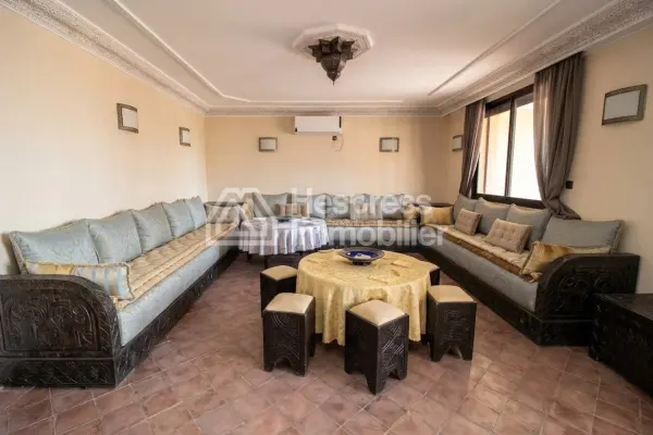 رياض رائع بإطلالة على الجبل