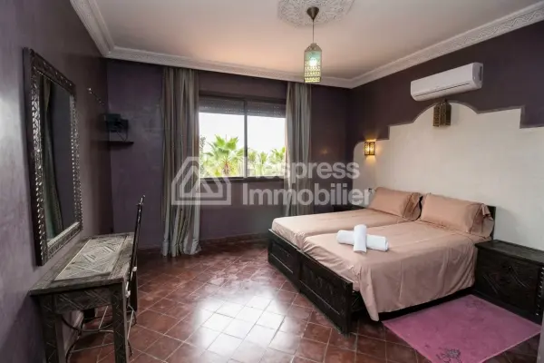 رياض رائع بإطلالة على الجبل