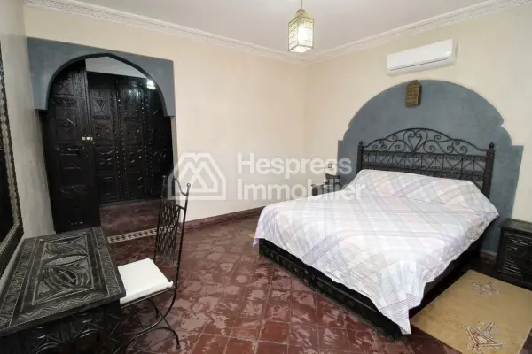 رياض رائع بإطلالة على الجبل