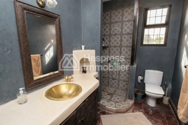 رياض رائع بإطلالة على الجبل
