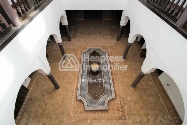 رياض رائع بإطلالة على الجبل