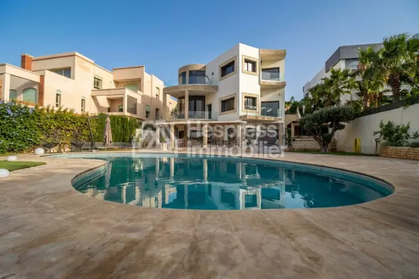 Sumptuous restored villa 500m from the beach