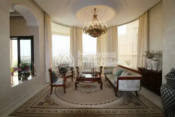 Sumptuous restored villa 500m from the beach