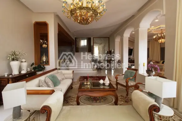 Sumptuous restored villa 500m from the beach