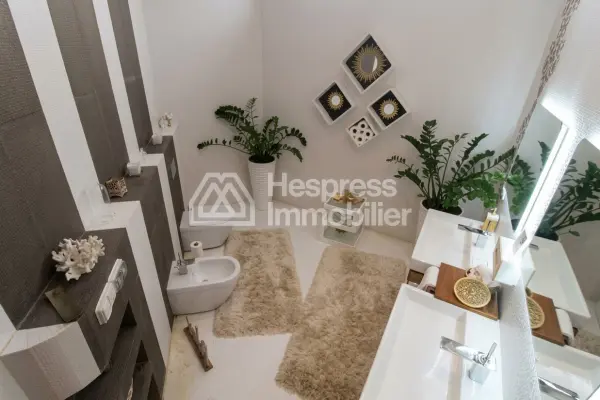 Sumptuous restored villa 500m from the beach