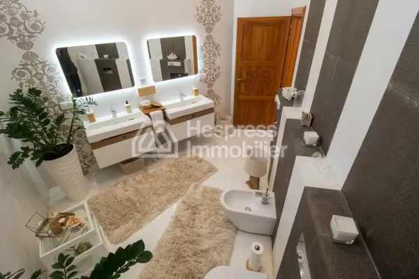 Sumptuous restored villa 500m from the beach