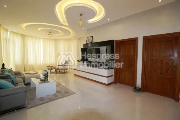 Sumptuous restored villa 500m from the beach