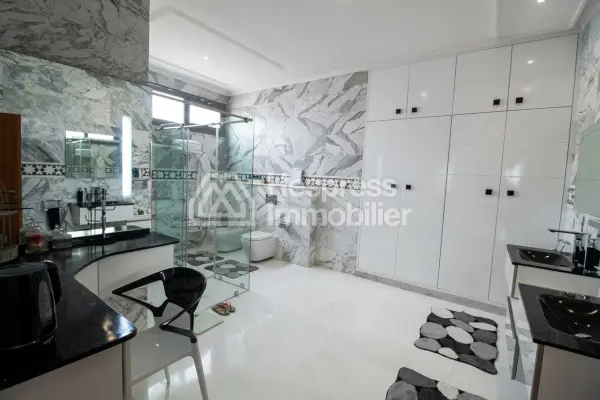Sumptuous restored villa 500m from the beach